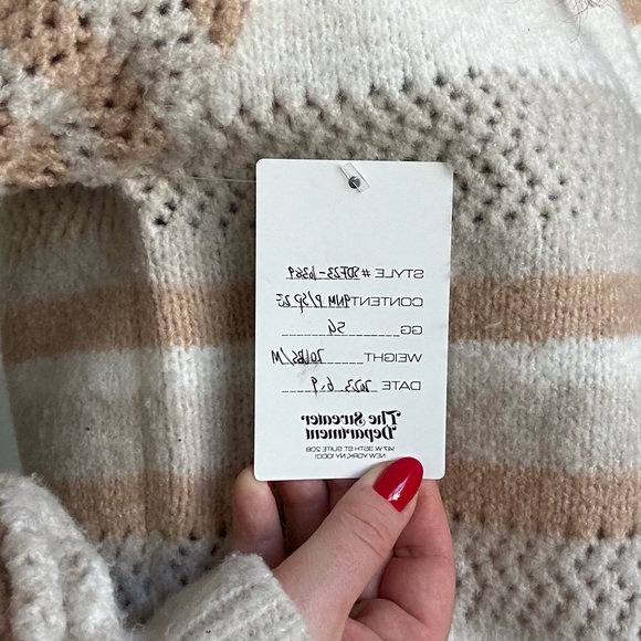 Open Knit Varigated Stripe Cropped Crew Neck Sweater - Picture 9 of 10